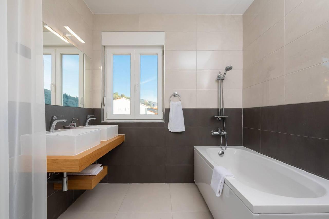 Beachfront Luxury Villa Vinišće Dış mekan fotoğraf